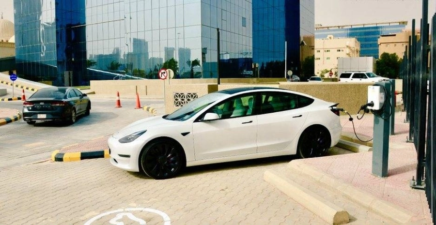 






أجهزة شحن سيارت في مقر وزارة النقل