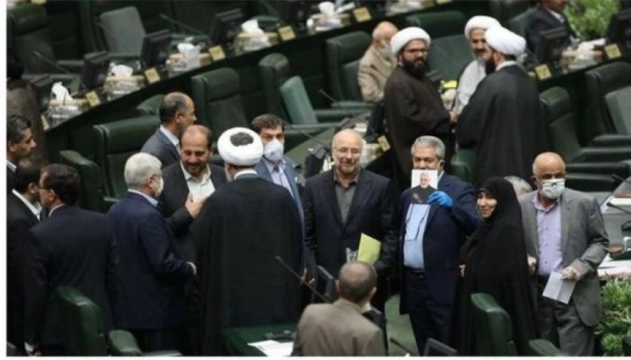 






جلسة في البرلمان الإيراني ناقشت الفساد                                                         (مكة)