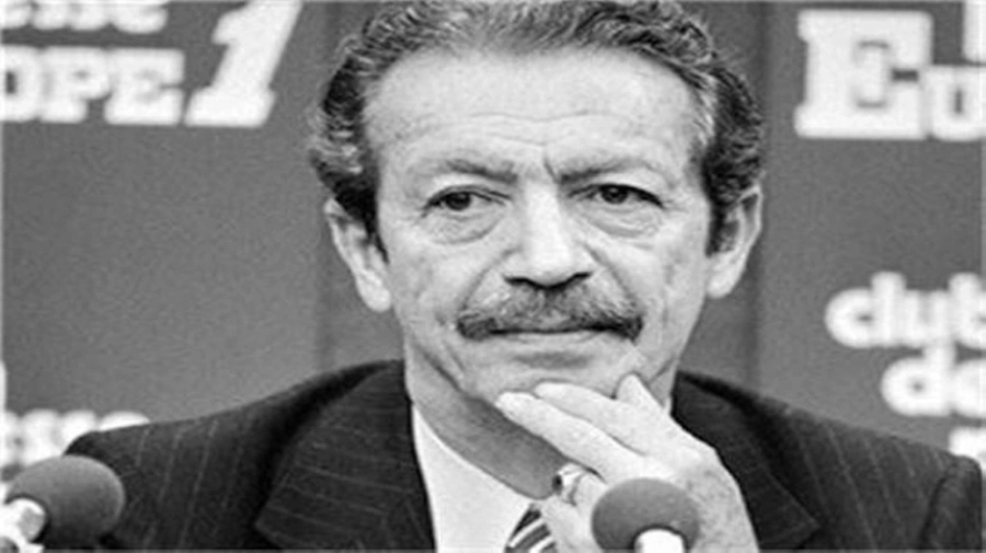 






شابور بختيار