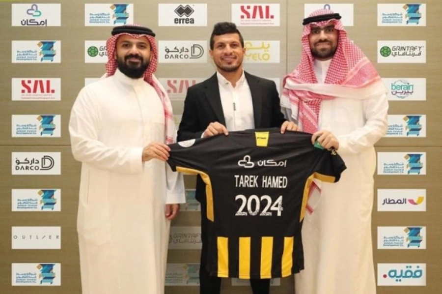 






طارق حامد بعد توقيعه للاتحاد