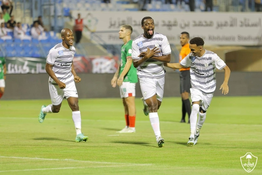 






احتفال لاعبي الطائي