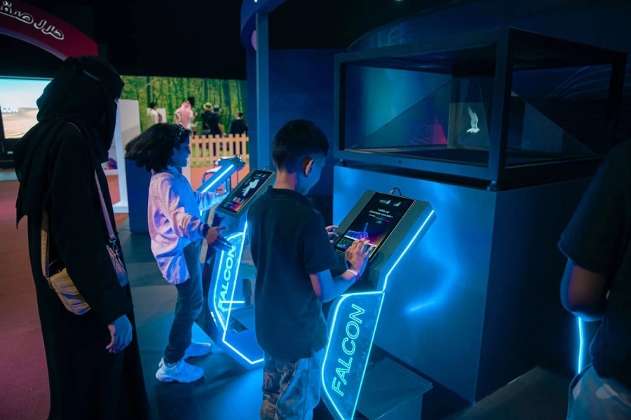 






طفلان يشاركان في المعرض                                           (مكة)