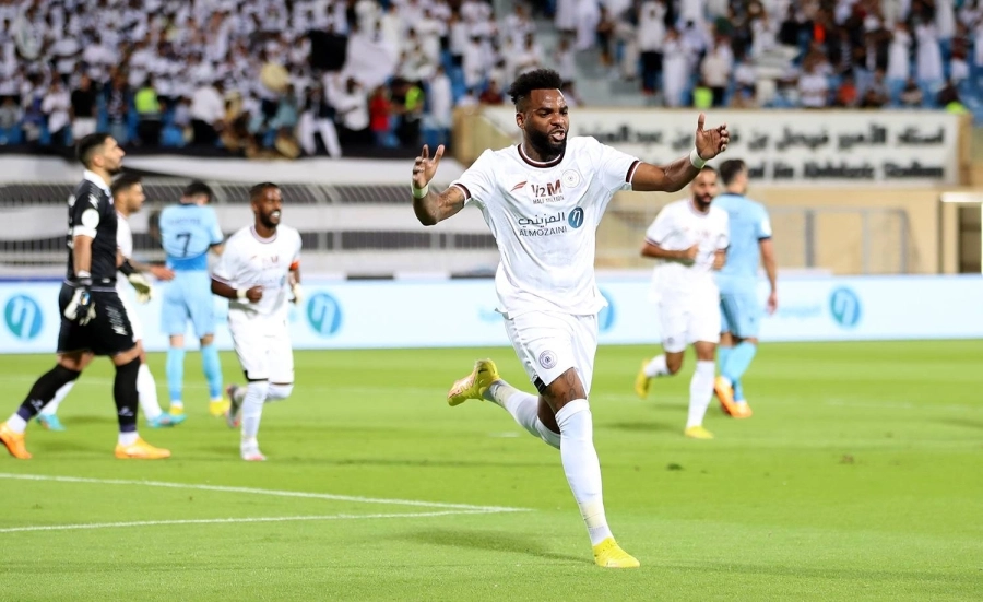 






آرون سالم يحتفل بهدفه في الباطن