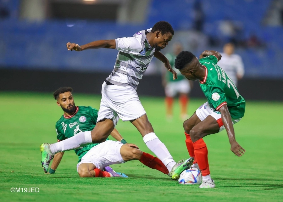 محترف فريق الطائي الكونغولي جوي مبينزا