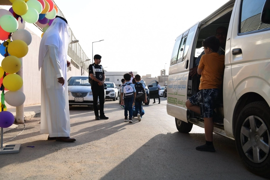 






متابعة أمنية لتوقف حافلات الطلاب أمام المدارس                                                          (مكة)