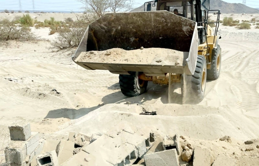 آلية خلال ردم الآبار (مكة)