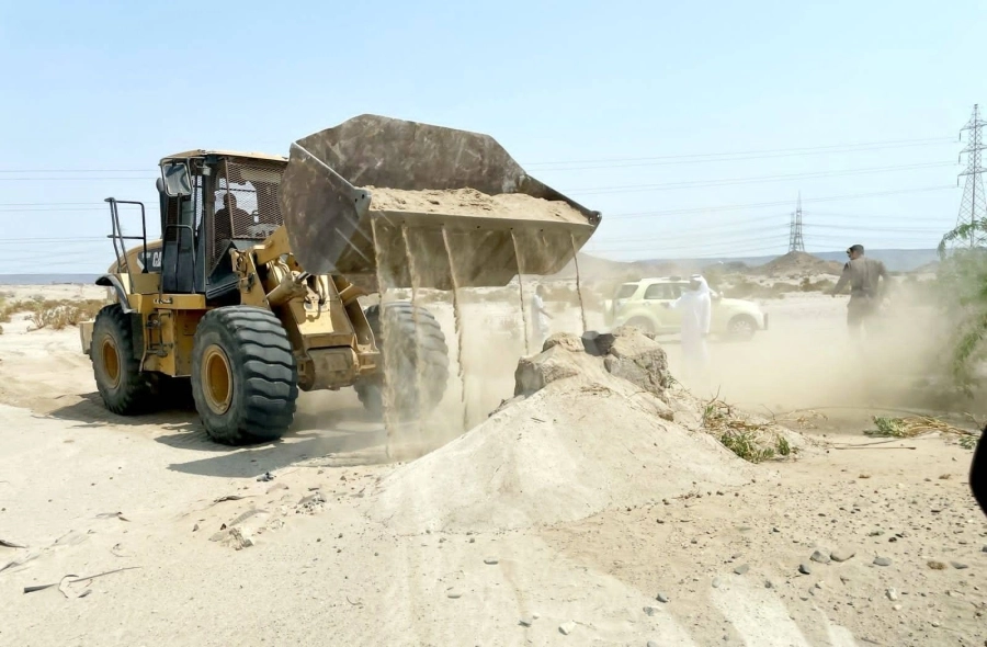 آلية خلال ردم الآبار (مكة)