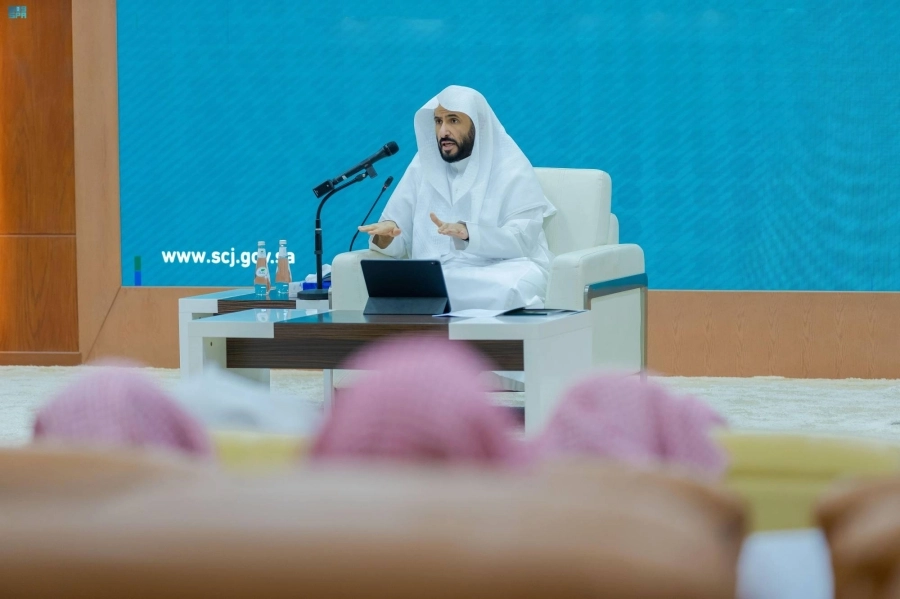 الصمعاني خلال لقائه بالقضاة الموجهين حديثا في المحاكم (مكة)