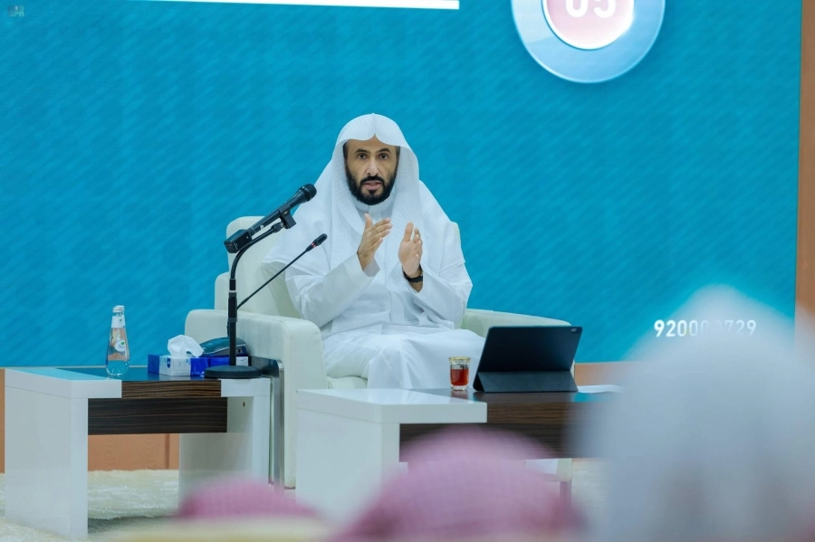 الصمعاني خلال لقائه بالقضاة الموجهين حديثا في المحاكم (مكة)