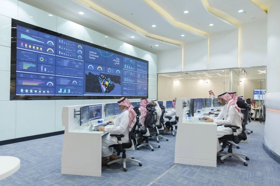 






موظفون بوزارة العدل يؤدون عملهم                                                (مكة)