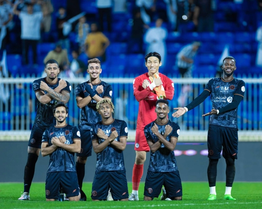 فرحة لاعبو الشباب