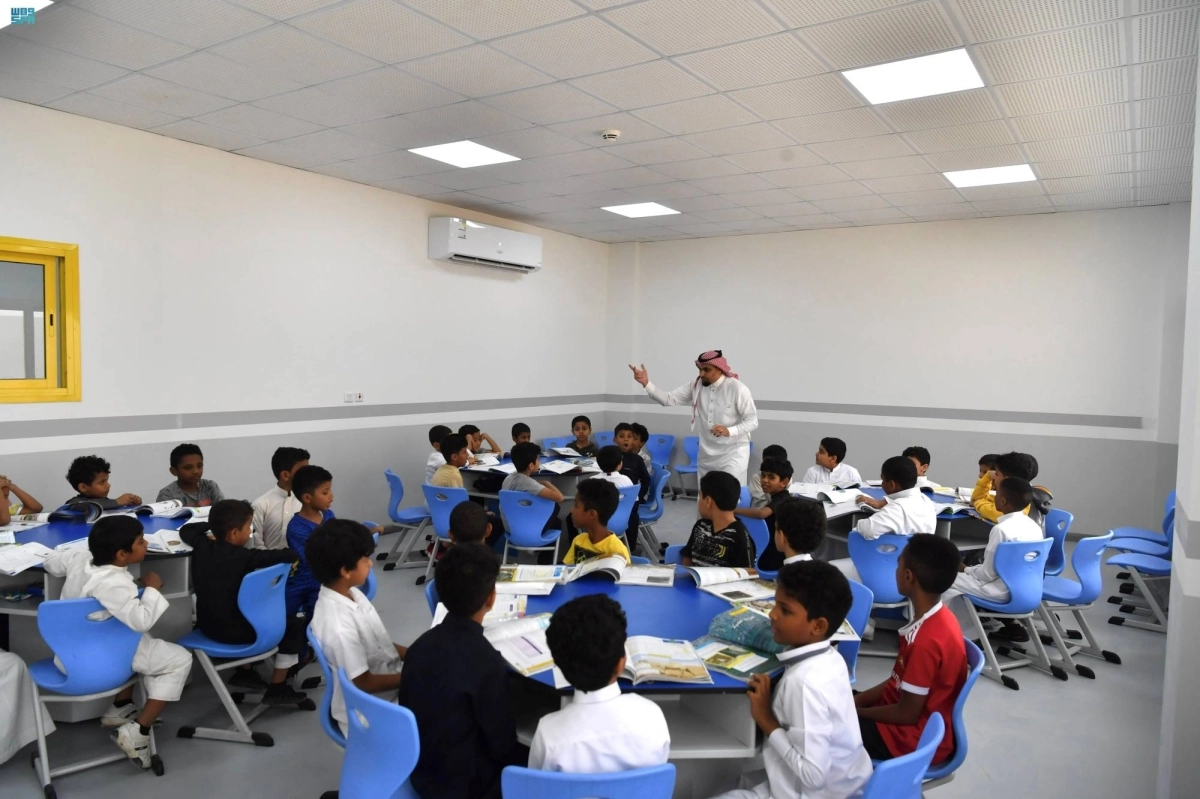 






طلاب يتلقون درسا بأحد الفصول                                                         (مكة)