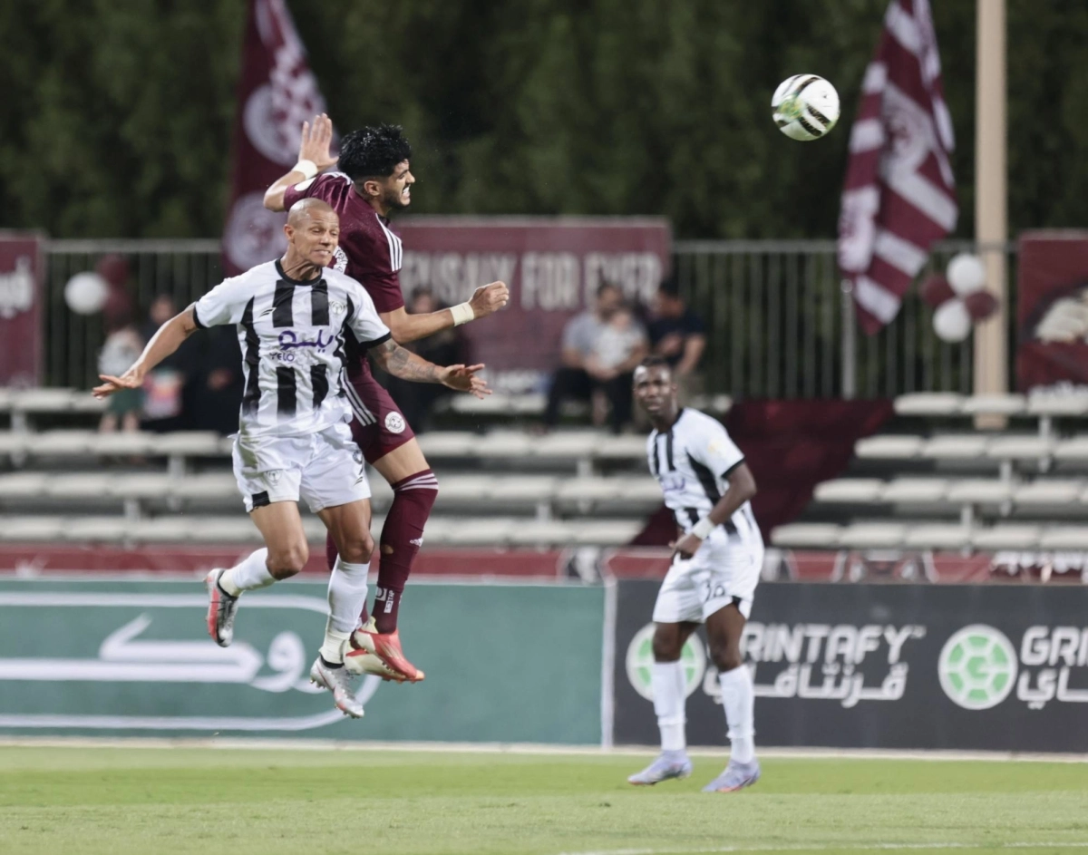 






تنافس على الكرة بين لاعبي الفيصلي وهجر