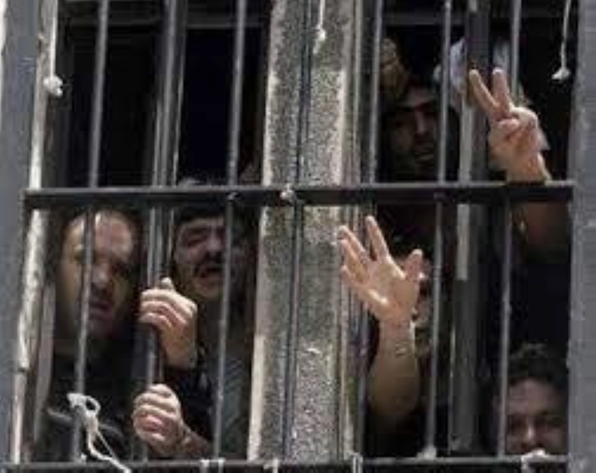 






معتقلون في سجن سسبيدار بالأحواز                             (مكة)