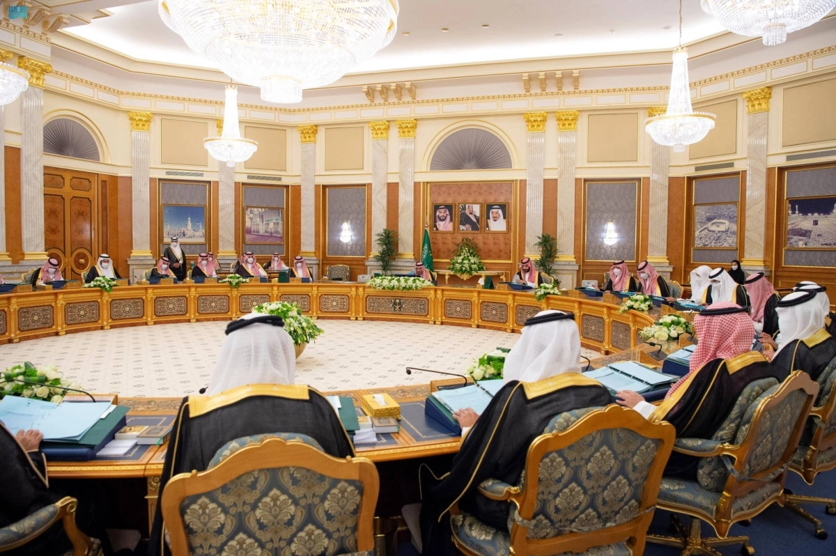 خادم الحرمين خلال ترؤسه جلسة مجلس الوزراء أمس       