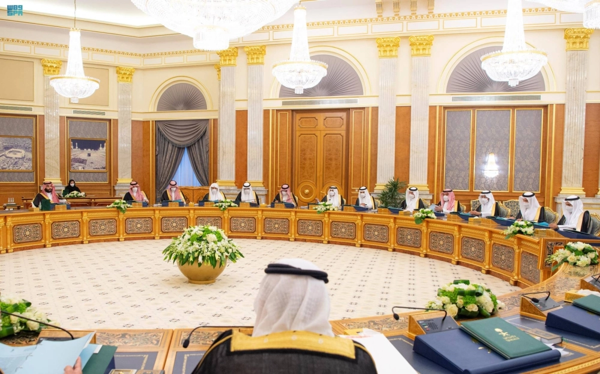 خادم الحرمين خلال ترؤسه جلسة مجلس الوزراء أمس      