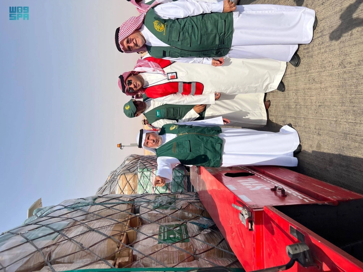 






عبدالله الربيعة خلال تدشين الجسر الجوي السعودي                                                       (واس)