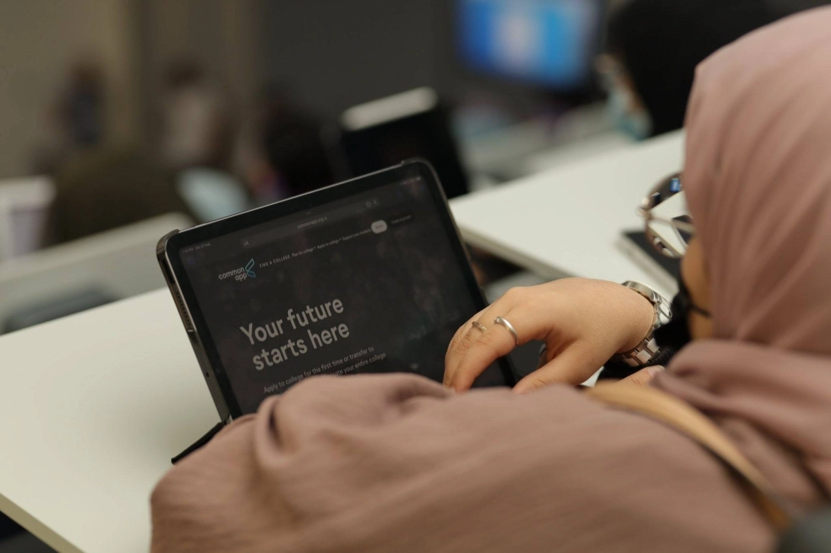 






إحدى طالبات موهبة خلال محاضرة                                              (مكة)