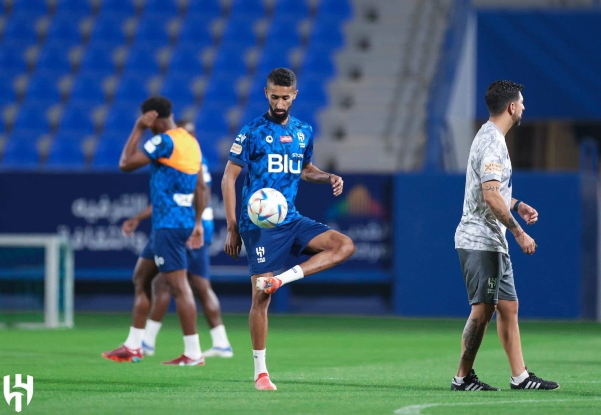 






سلمان الفرج خلال تدريبات الهلال