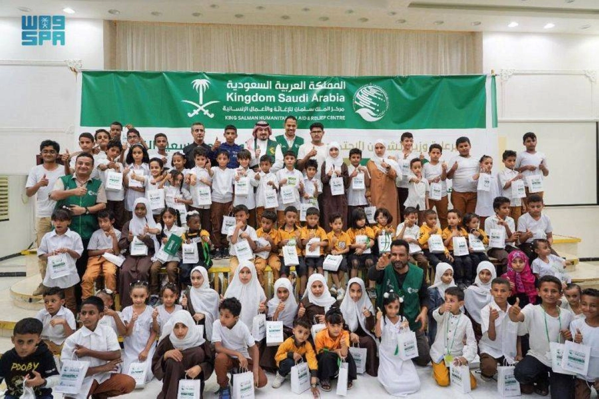 






الطلاب يحتفون بالسماعات الديجتال                                                                             (واس)