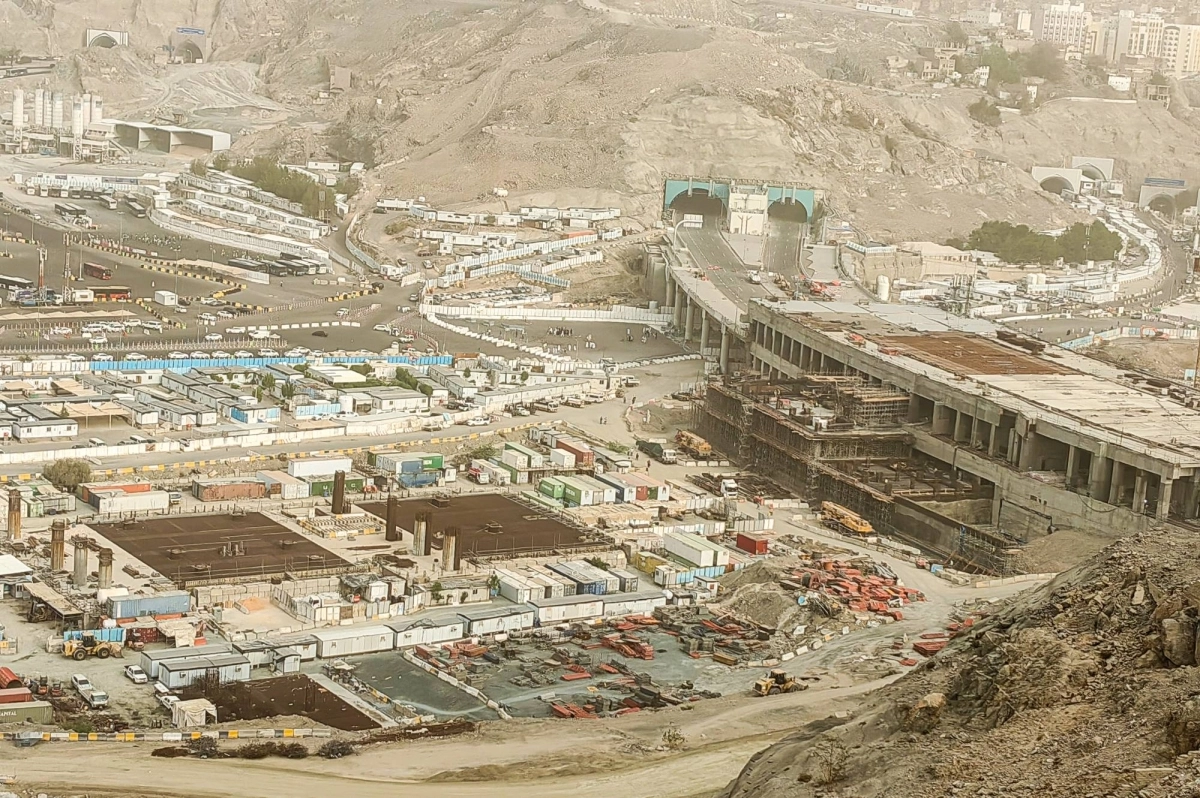 الطريق الدائري الأول بمكة المكرمة الملتف حول المسجد الحرام يشهد تطورا ملحوظا في إنشائه، حيث سيفتتح قريبا بشكل نهائي. (أنس الحارثي)