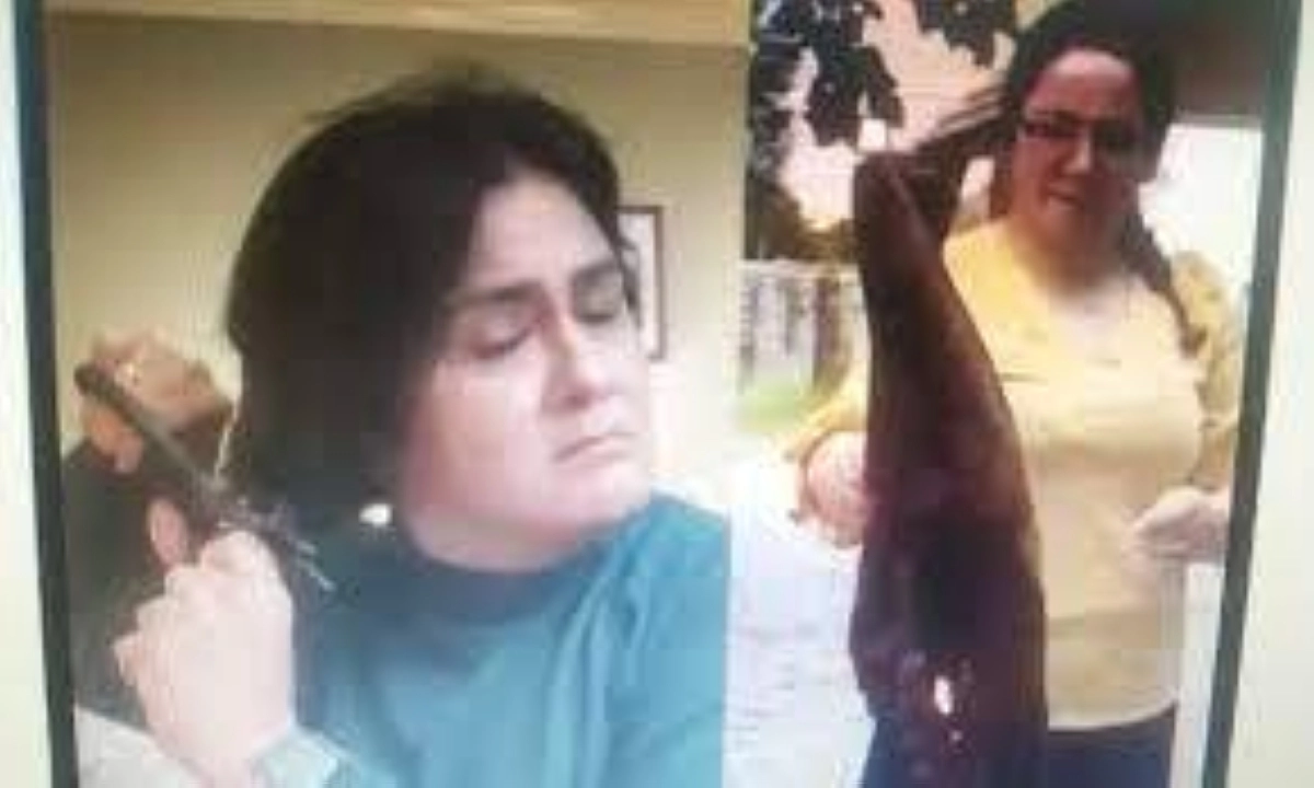 






إيرانيات يقصصن شعورهن