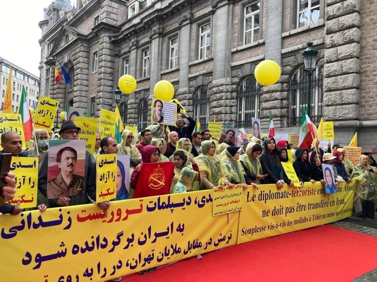 






جانب من مظاهرات الإيرانيين في بلجيكا                                                                                      (مكة)