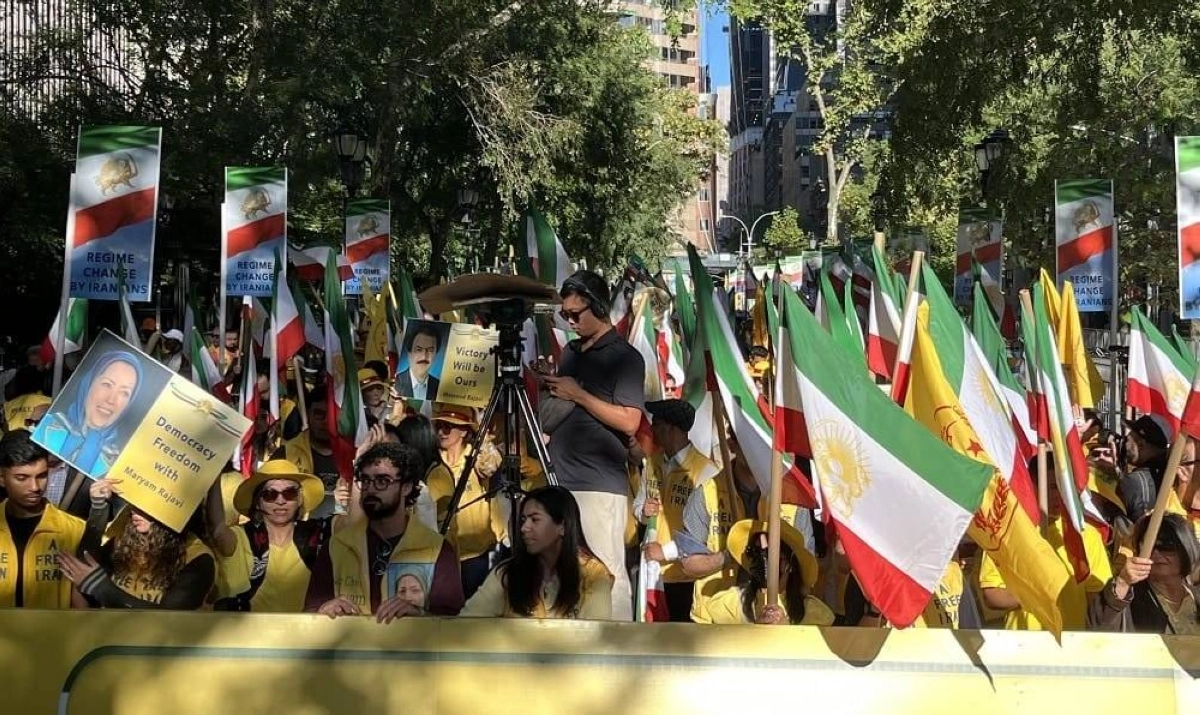 محتجون إيرانيون أمام الأمم المتحدة