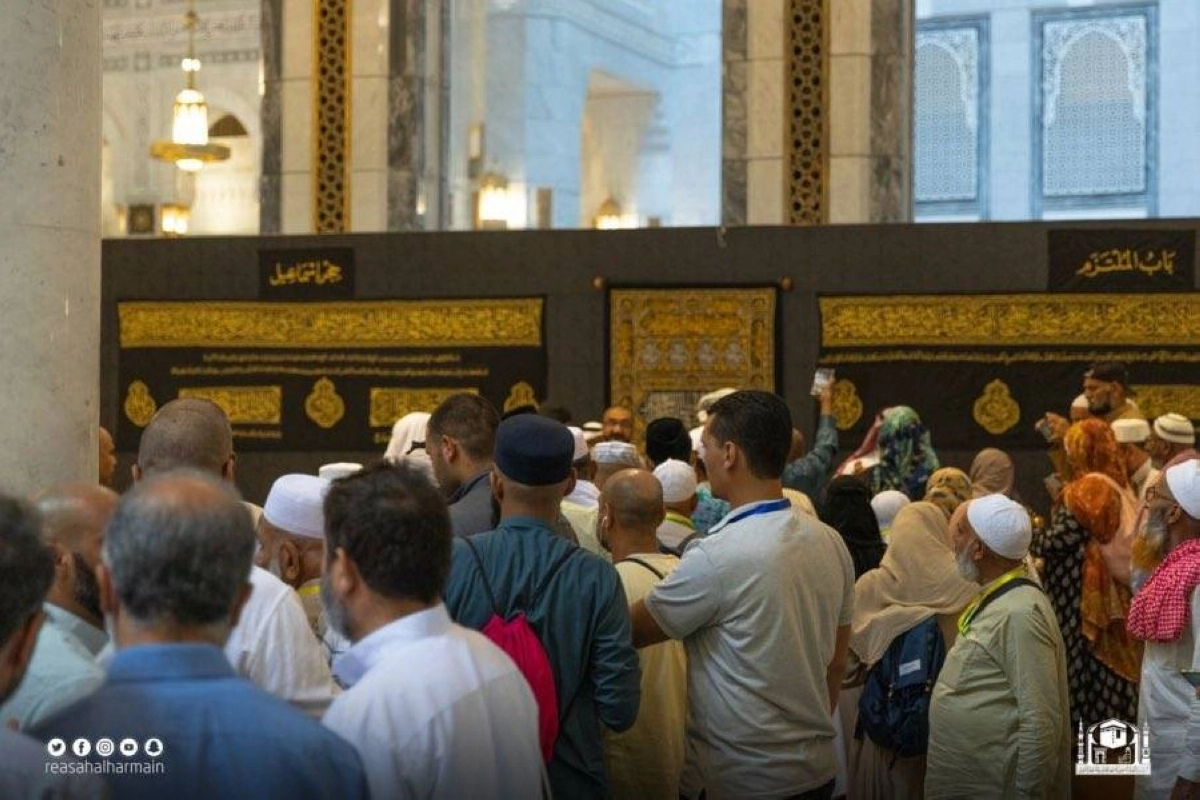 






إقبال من الزوار على معرض داخل البيت العتيق             (مكة)