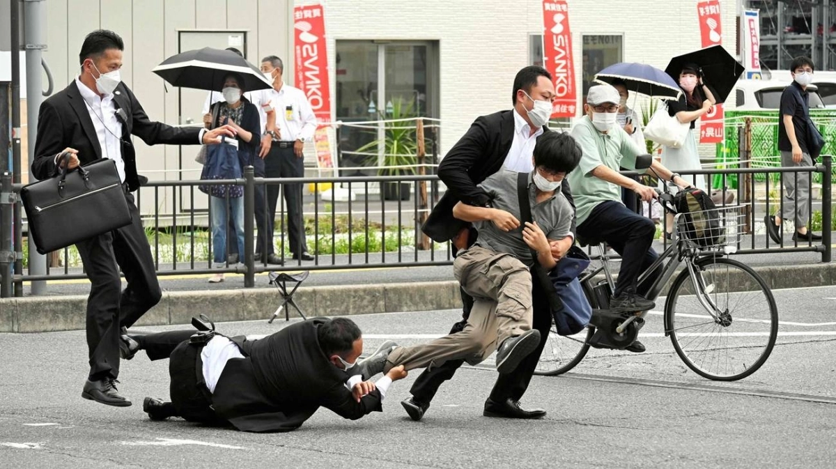 لحظة اعتقال مطلق النار على آبي (مكة)