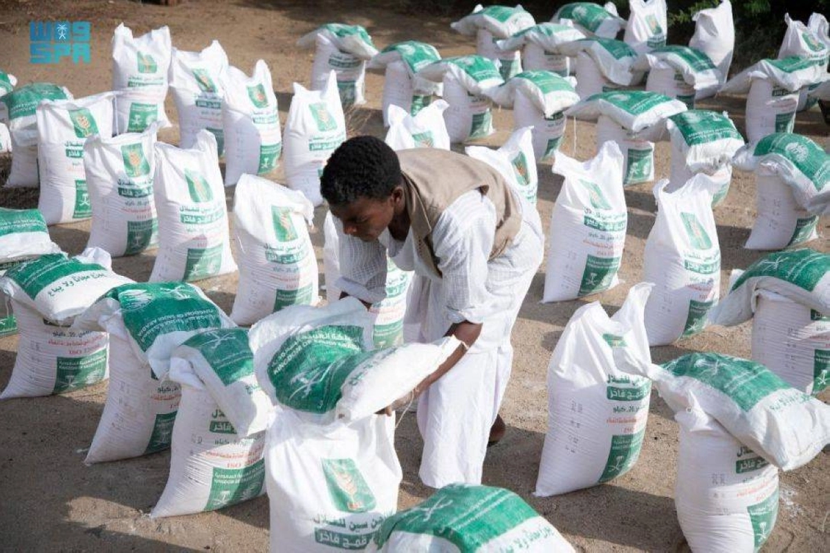 






تجميع السلال قبل تسليمها في السودان              (واس)