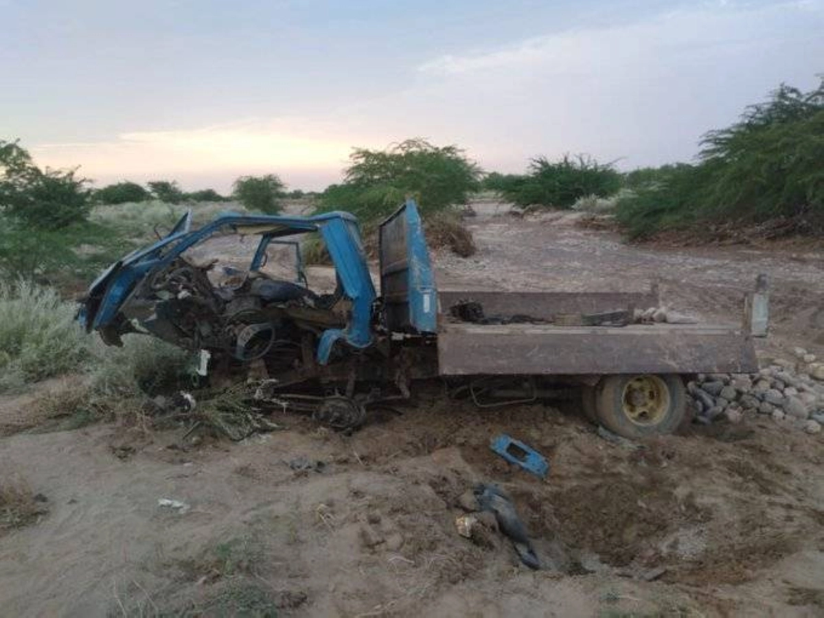 






من آثار تفجير أحد الألغام في اليمن                                               (مكة)