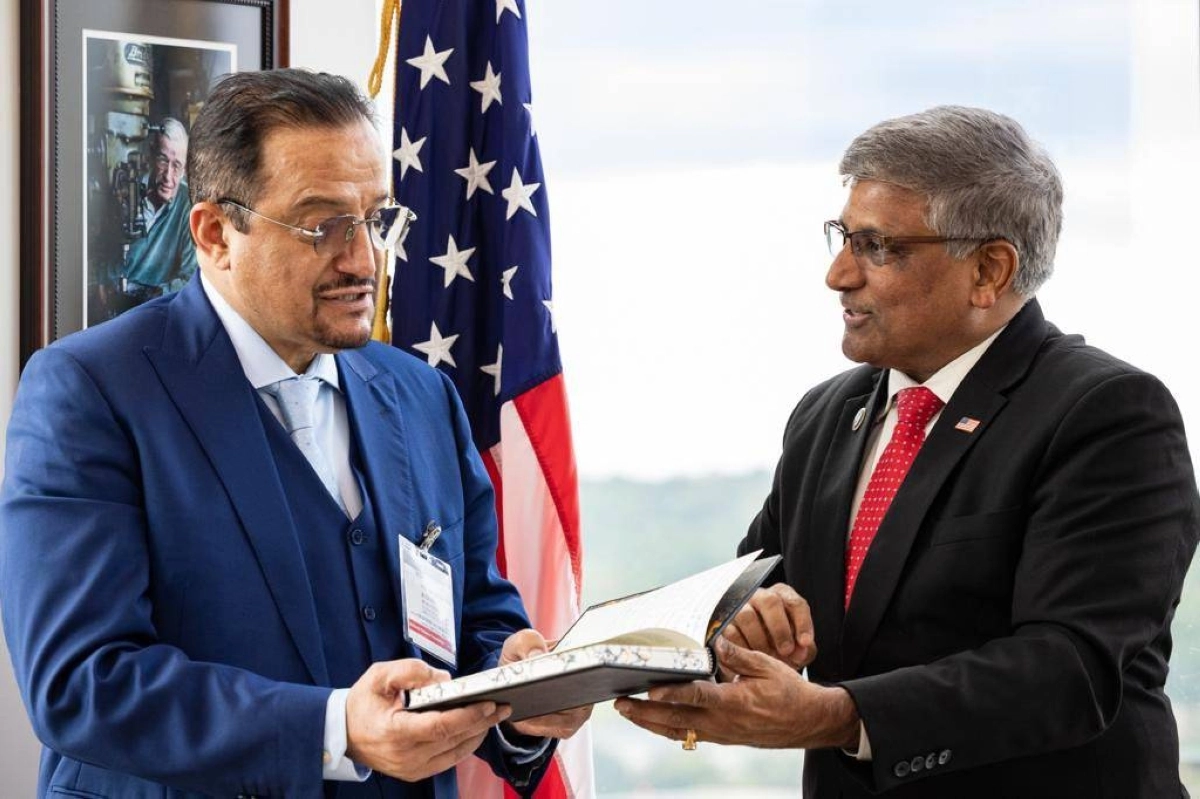 






آل الشيخ ورئيس المؤسسة الوطنية للعلوم بواشنطن (مكة)