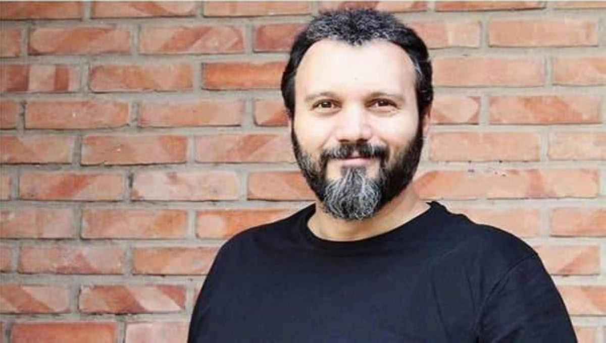 






كامبيز ديرباز