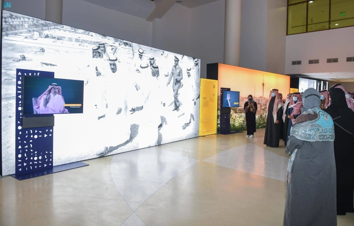 زوار لمعرض الميثاق العمراني في عسير