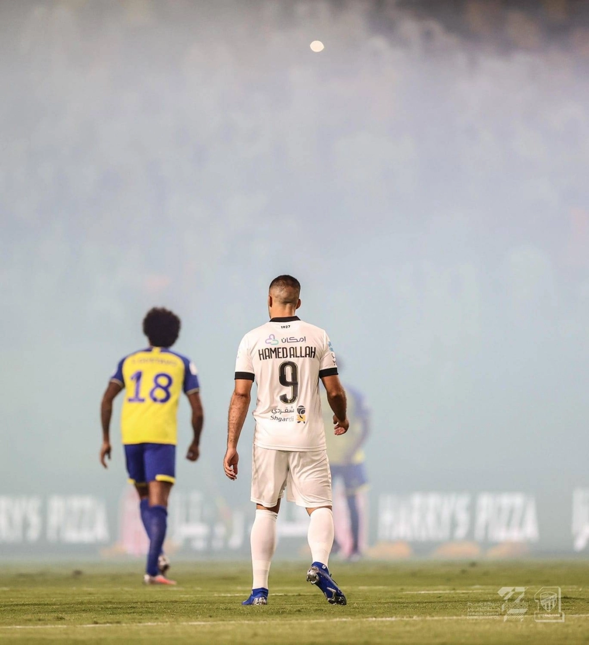 






يحجب الرؤية عن اللاعبين