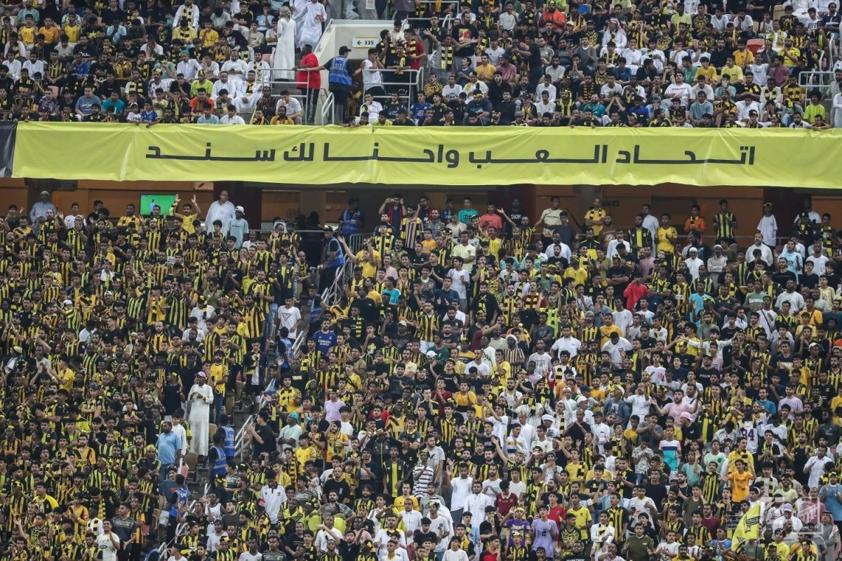 






جماهير الاتحاد تساند فريقها                                                                          (مكة)