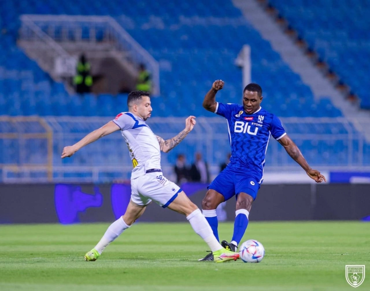 






فلافيو خلال احتكاكه مع إيغالو