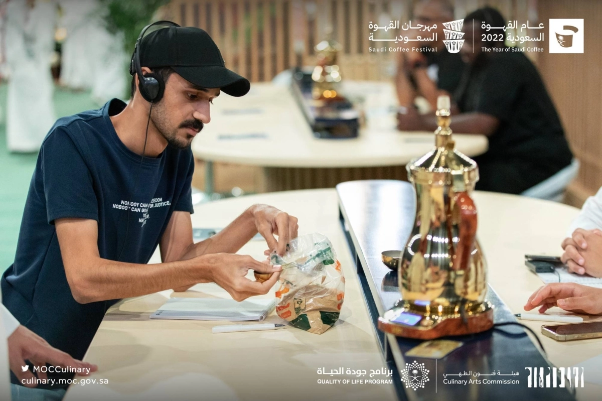 






إحدى ورش صناعة القهوة السعودية                           (مكة)