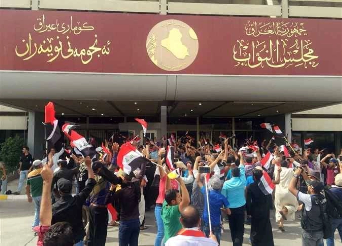 أنصار الصدر يقتحمون البرلمان