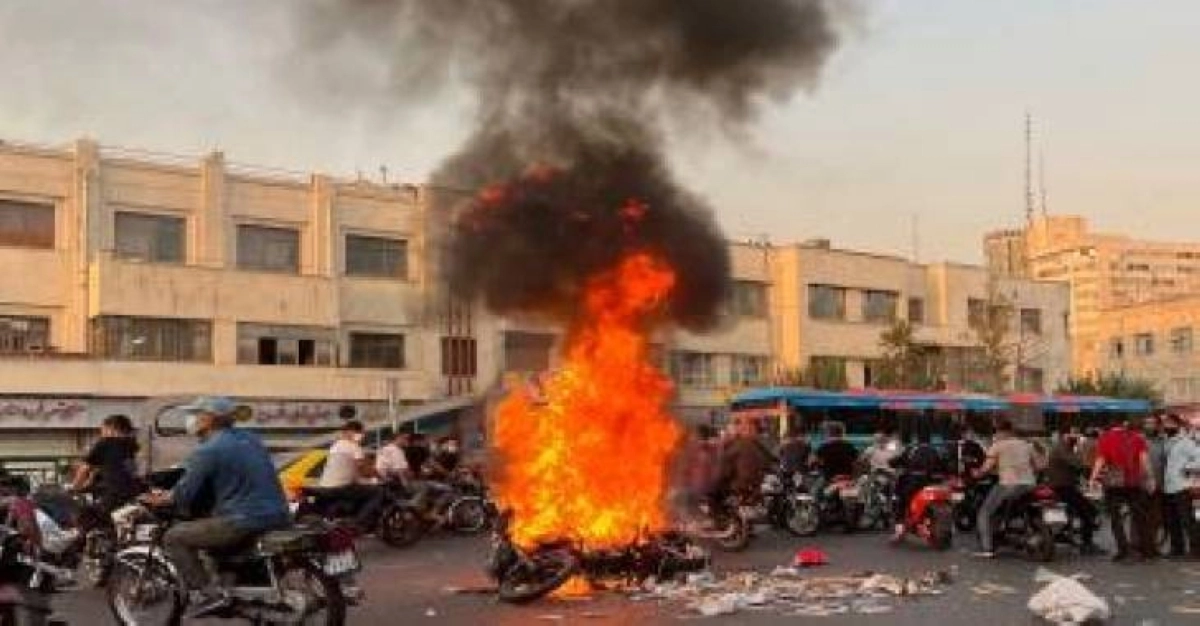 عنف وحريق أمام إحدى المدارس