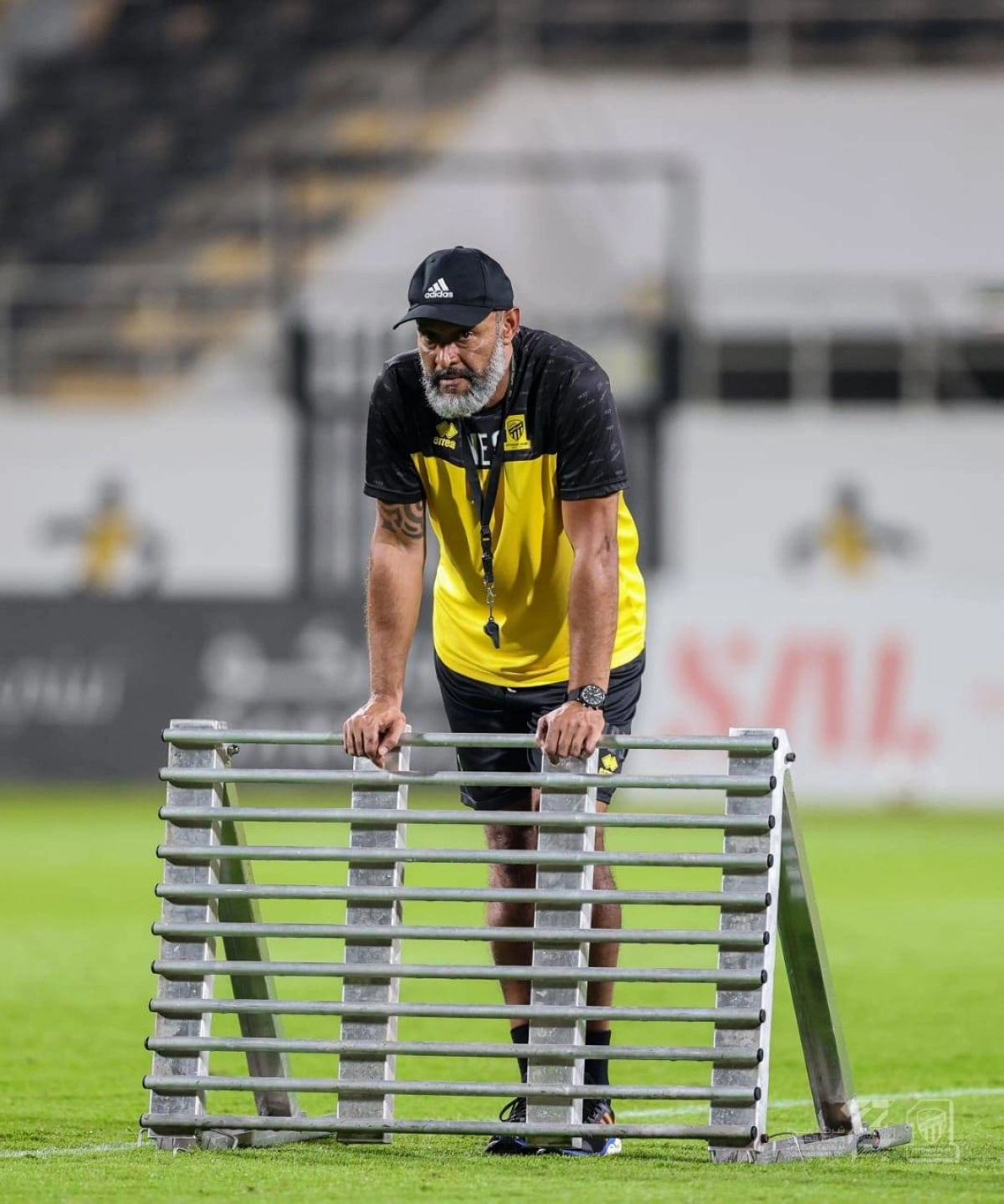 نانو سانتو يتابع تدريبات الاتحاد