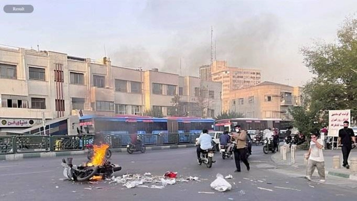 






جانب من الاحتجاجات في شوارع طهران     (مكة)