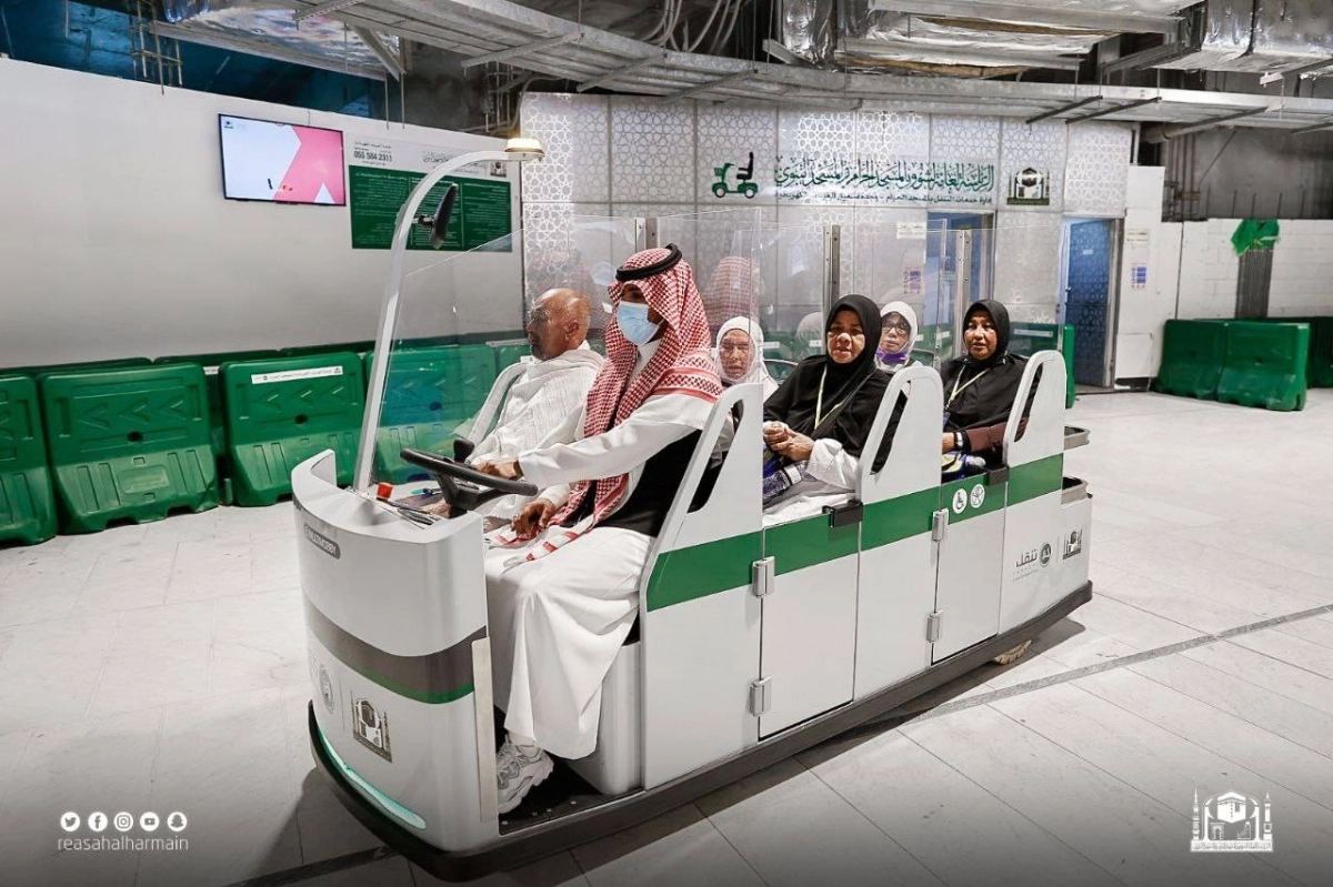 






إحدى القاطرات تحمل معتمرين                                (مكة)