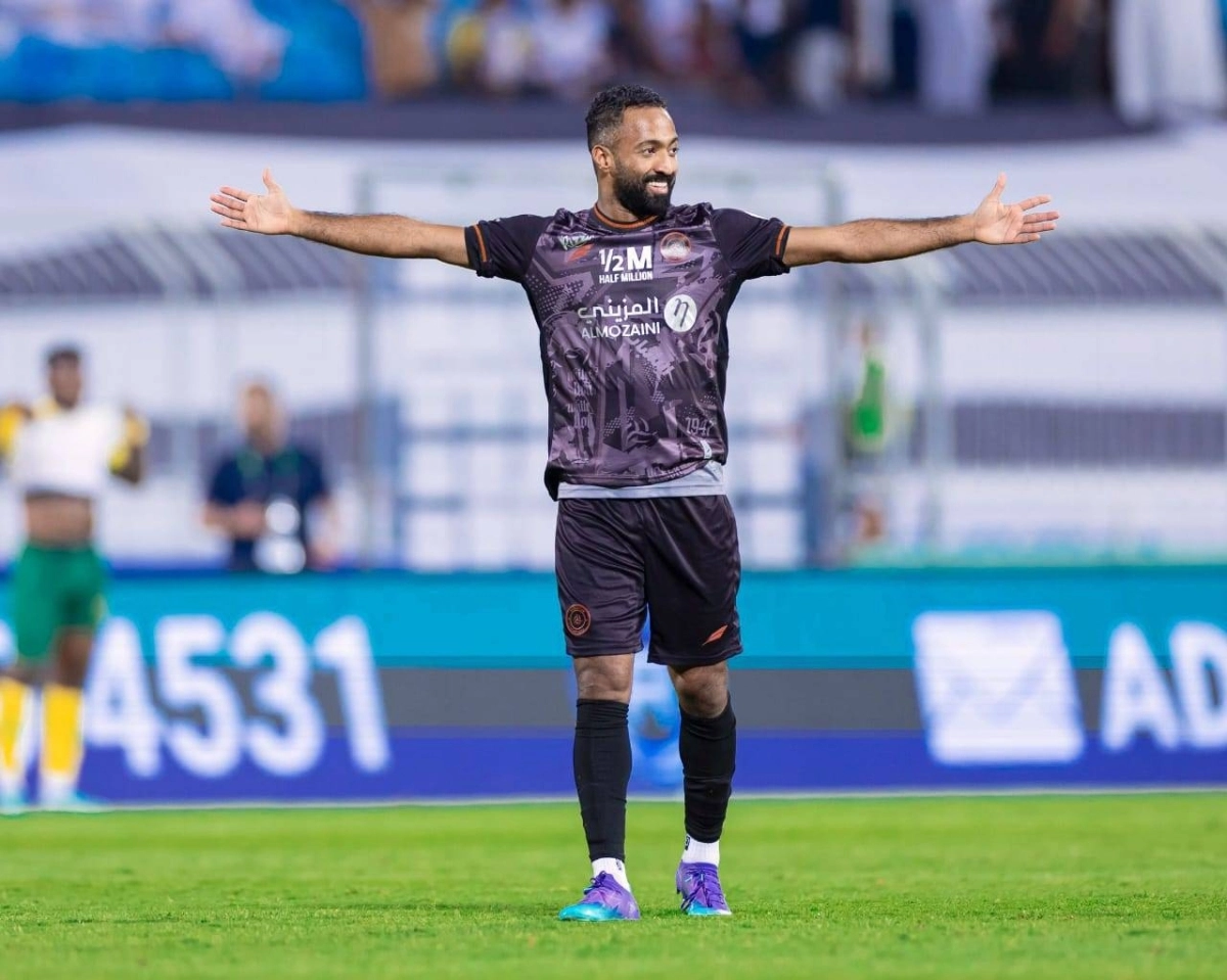 

 أحمد عبده يحتفل بهدف مع الشباب