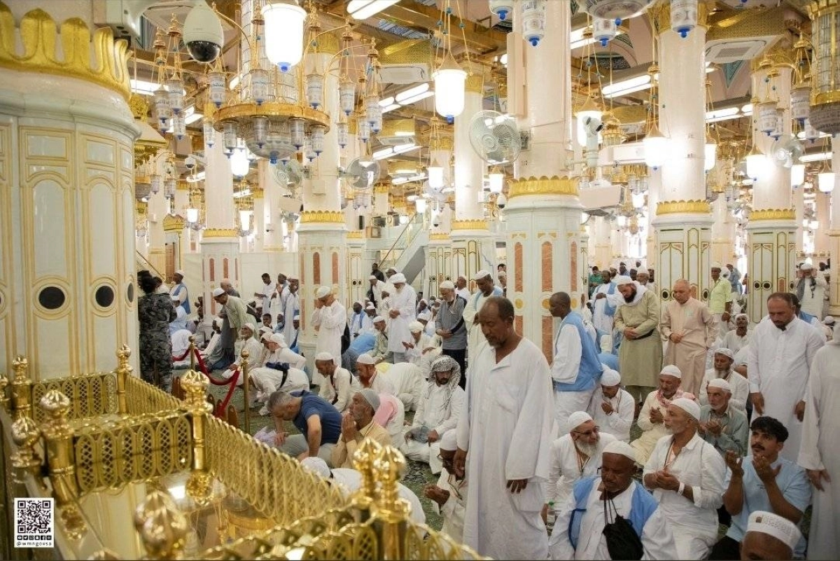 نحو 4 ملايين زائر تشرفوا بالسلام على نبينا محمد صلى الله عليه وسلم، في المسجد النبوي بالمدينة المنورة، خلال الربع الأول من العام الحالي، فيما بلغ عدد المصلين في الروضة الشريفة 4 ملايين مصل. (مكة)