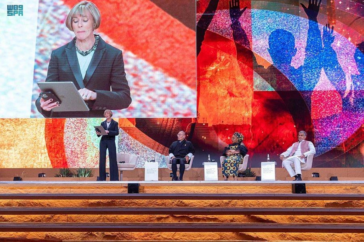 

المتحدثون في جلسة إنسانيتنا أولولية