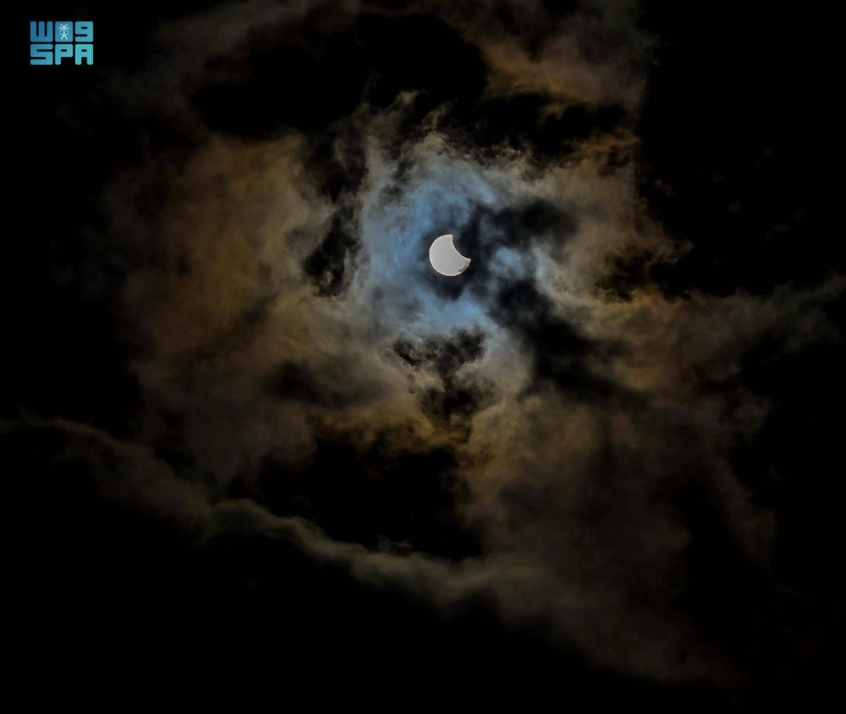 من الكسوف الجزئي للشمس أمس (مكة) 