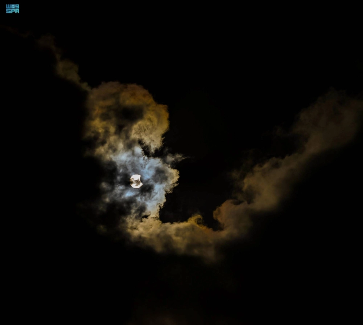 من الكسوف الجزئي للشمس أمس (مكة) 