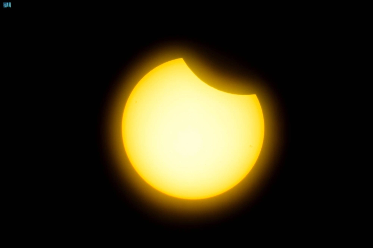 من الكسوف الجزئي للشمس أمس (مكة) 